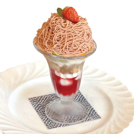 苺フェア いちごのモンブンランパフェ